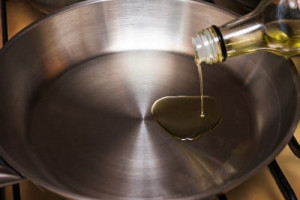 stainless steel pan oiled